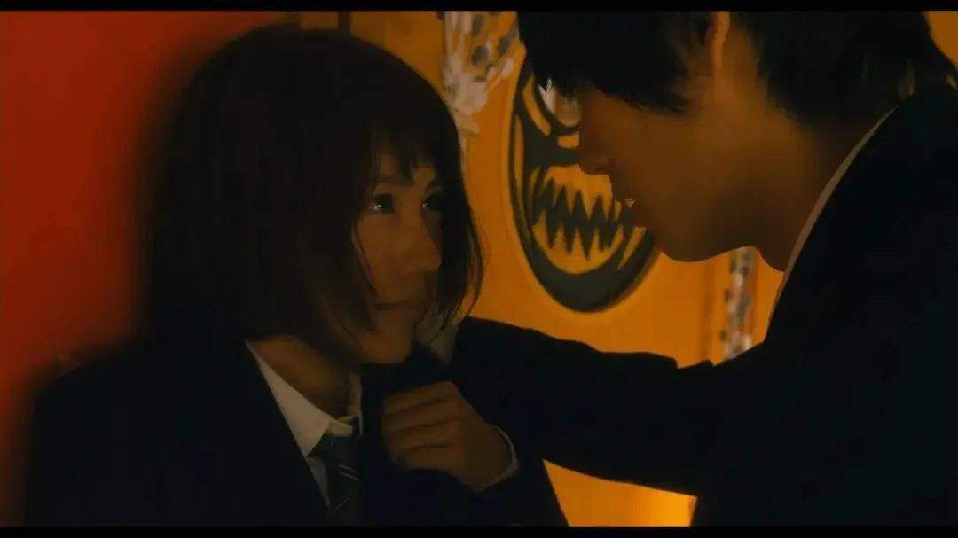 女子凌晨醉酒错上隔壁小王床_床笠上面铺床单效果图_如何在床上征服